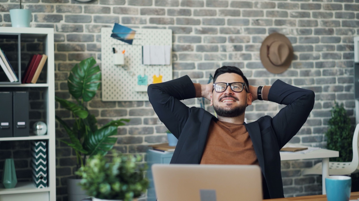 Dono de negócio tranquilo, com o financeiro em dia